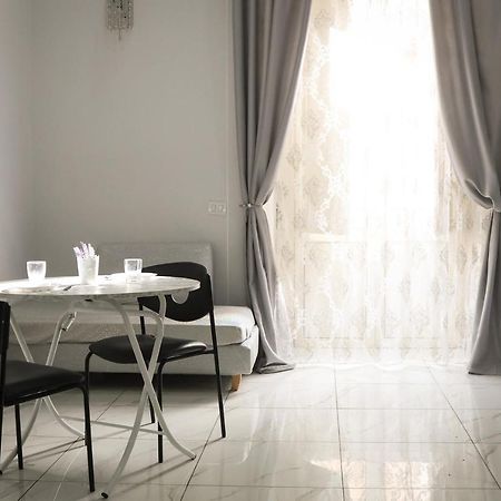 Modern By Sasy In The City Centre Napoli Ngoại thất bức ảnh