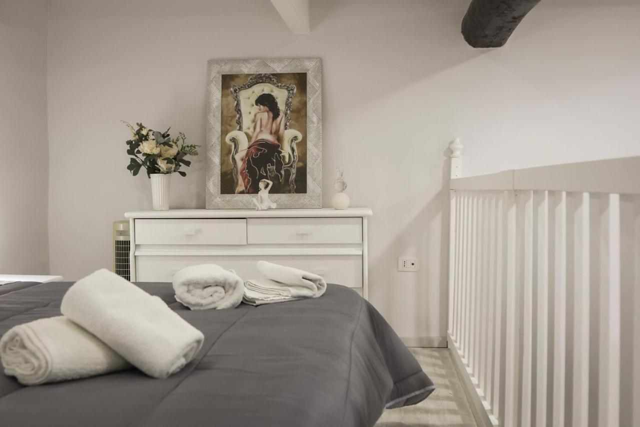 Modern By Sasy In The City Centre Napoli Ngoại thất bức ảnh