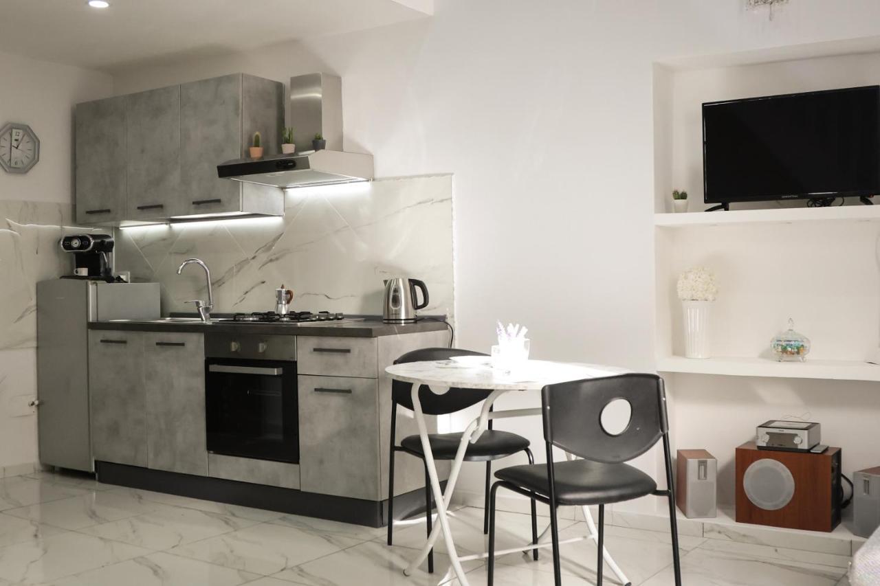 Modern By Sasy In The City Centre Napoli Ngoại thất bức ảnh