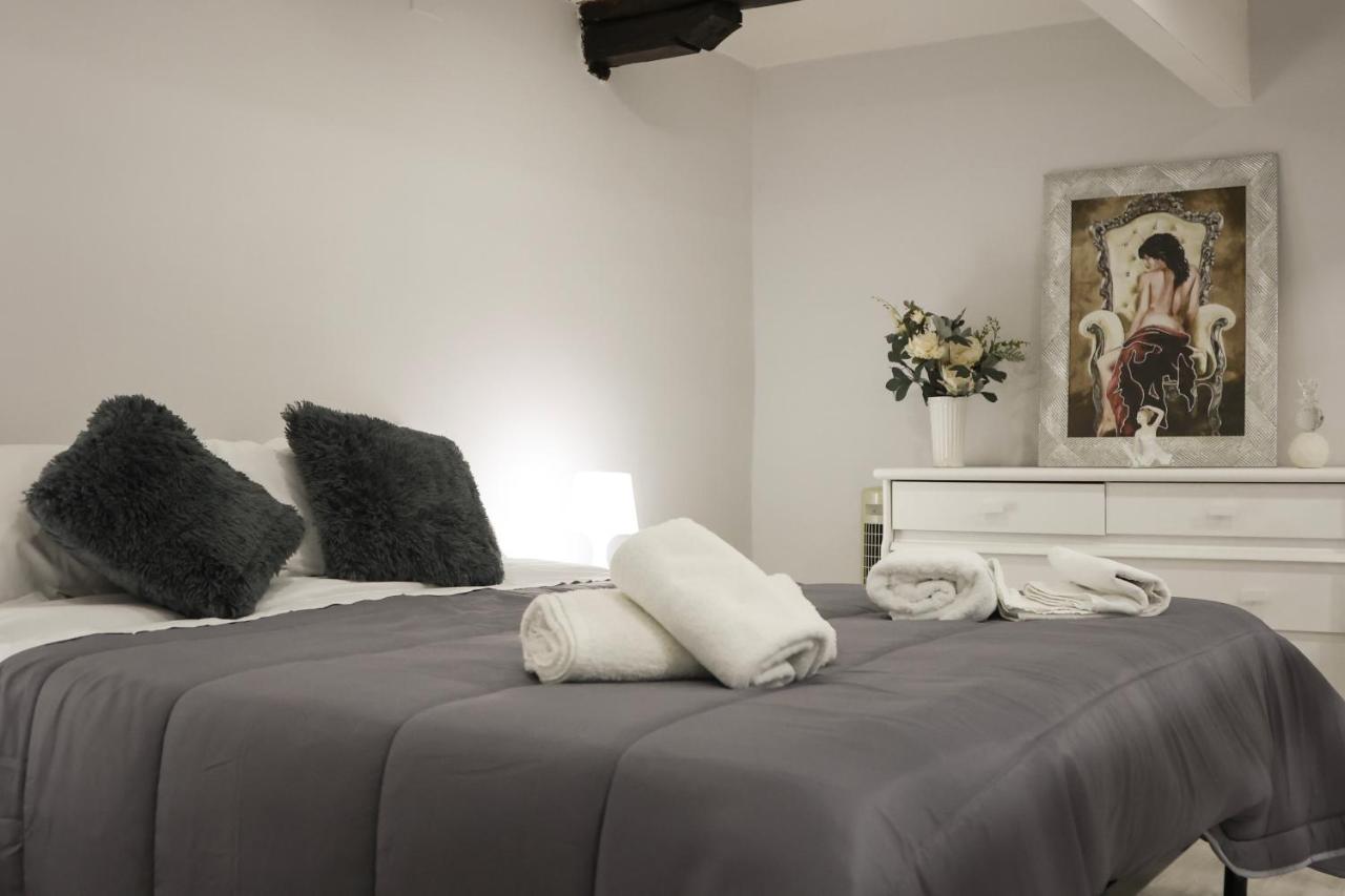 Modern By Sasy In The City Centre Napoli Ngoại thất bức ảnh