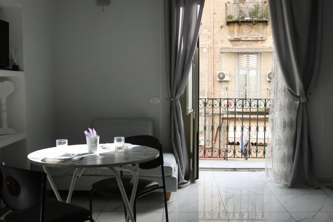 Modern By Sasy In The City Centre Napoli Ngoại thất bức ảnh