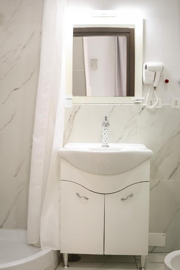Modern By Sasy In The City Centre Napoli Ngoại thất bức ảnh