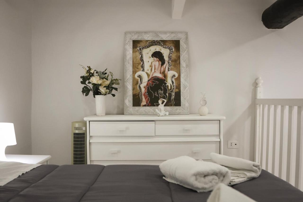 Modern By Sasy In The City Centre Napoli Ngoại thất bức ảnh