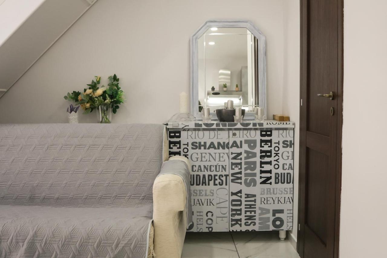 Modern By Sasy In The City Centre Napoli Ngoại thất bức ảnh