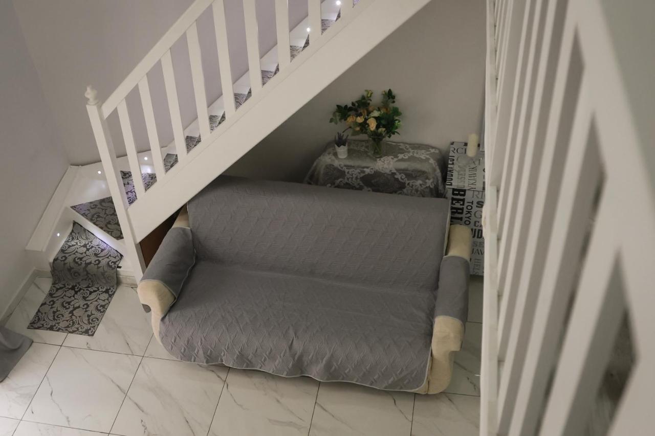 Modern By Sasy In The City Centre Napoli Ngoại thất bức ảnh