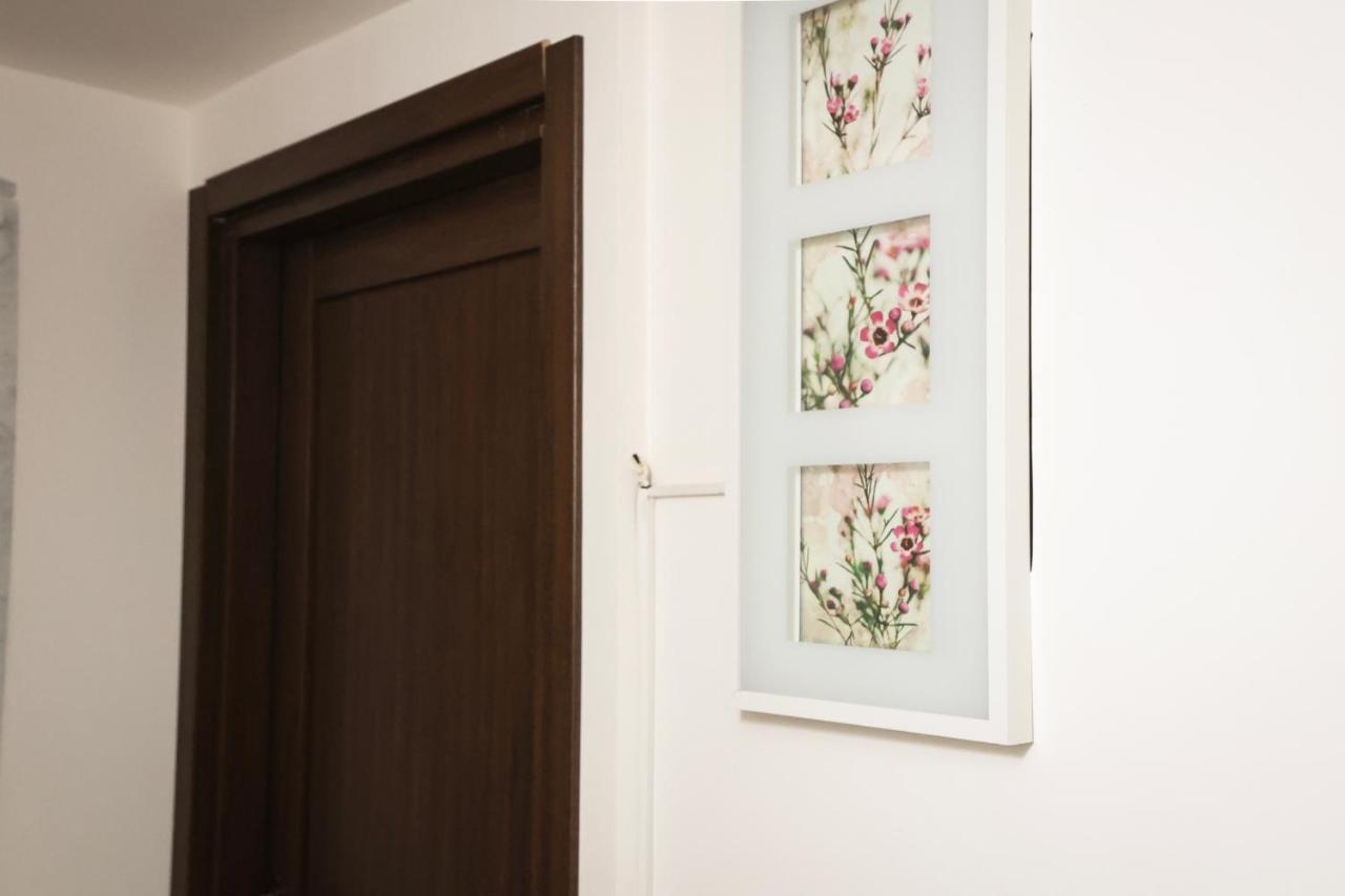 Modern By Sasy In The City Centre Napoli Ngoại thất bức ảnh